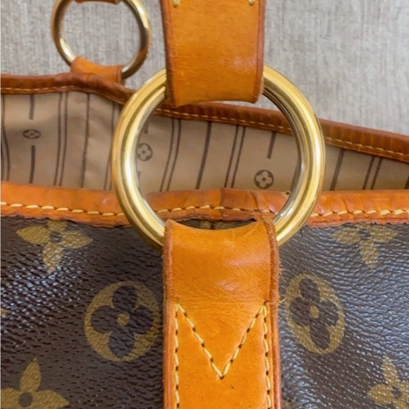 Louis Vuitton Delightful Monogram Bag
(Authentic) - Picture 9 of 11